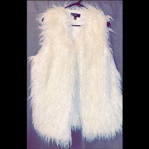 White chic furry vest
